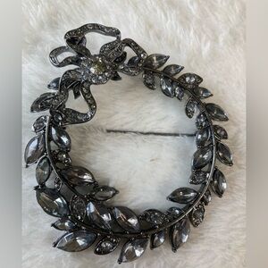 Gun Metal Vintage‎ Wreath Brooch Pin